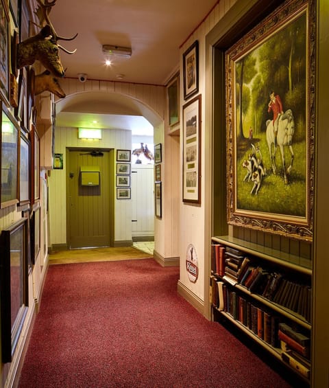 Horse & Hound Hotel in Greystones