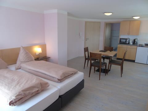 Bed, Photo of the whole room, Seating area