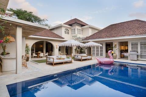 Day, Pool view, Swimming pool, sunbed