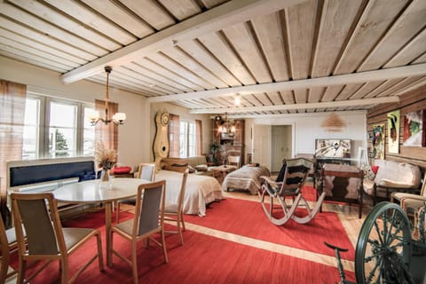 Living room, Seating area