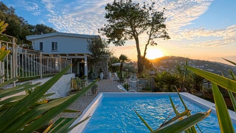 Property building, Natural landscape, Hot Tub, Pool view, Swimming pool, Sunrise