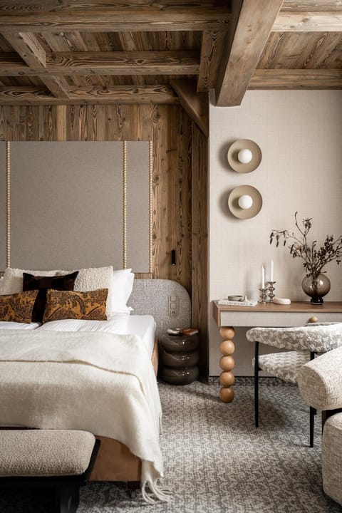 Bed, Living room, Photo of the whole room