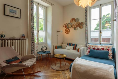 Living room, Seating area