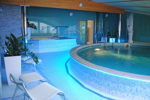 Swimming pool, Swimming pool