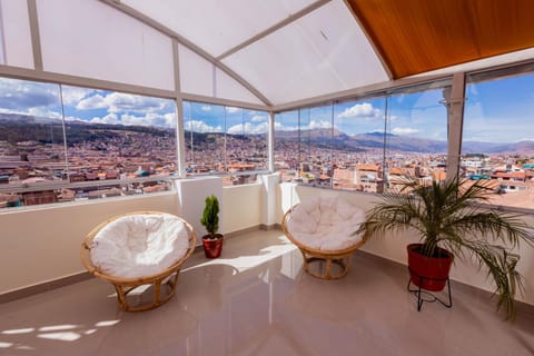 Restaurant/places to eat, Solarium, Balcony/Terrace, City view, Mountain view, Street view