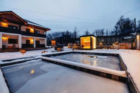 Property building, Hot Tub, Sauna, Swimming pool