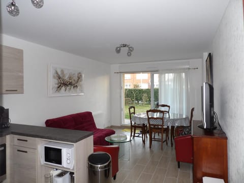 Living room, Dining area, Garden view