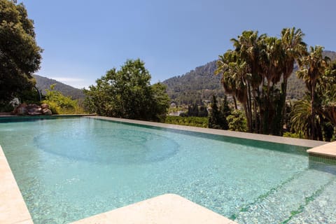 Day, Natural landscape, Mountain view, Swimming pool, Swimming pool