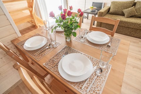 Coffee/tea facilities, Kitchen or kitchenette, Dining area