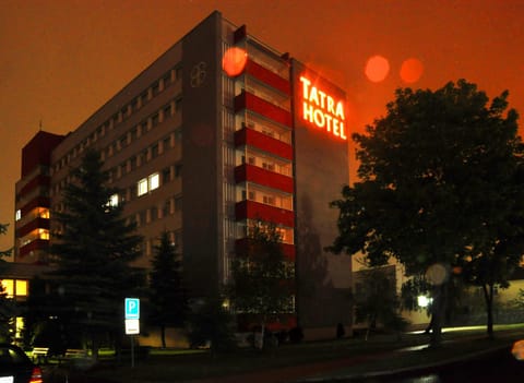 Facade/entrance, Night