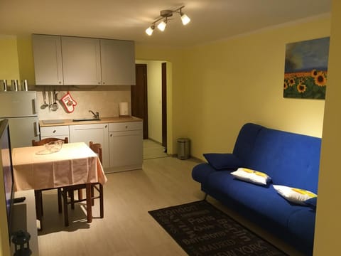 Communal lounge/ TV room, Living room, Communal kitchen