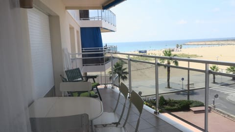 On site, Sea view, Sunrise