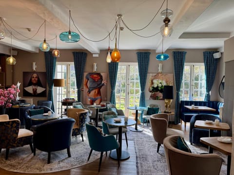 Restaurant/places to eat, Lounge or bar, Seating area