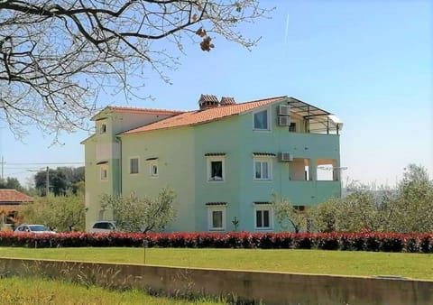Property building, Day, Garden, Balcony/Terrace, Balcony/Terrace, Garden view, Garden view