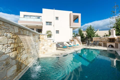 Property building, Swimming pool, Swimming pool