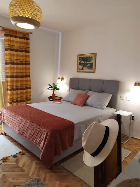 Bed, Summer, Balcony/Terrace, Photo of the whole room, Seating area, Bedroom, internet, wardrobe, air conditioner