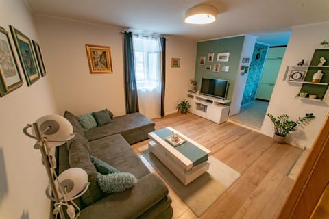 Communal lounge/ TV room, TV and multimedia, Living room, Seating area