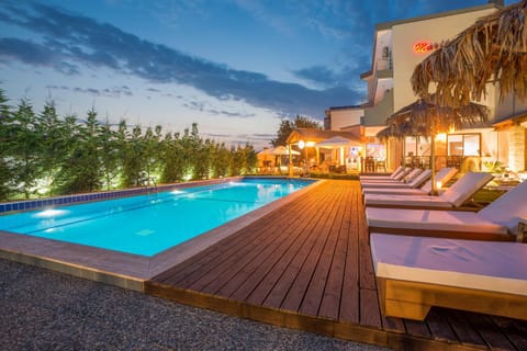 Night, Swimming pool, sunbed