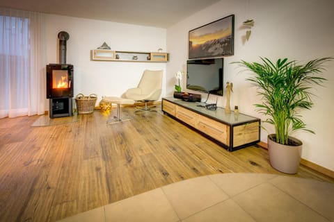 Living room, Decorative detail, Seating area