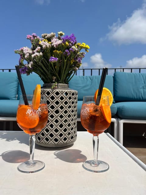 Balcony/Terrace, Drinks