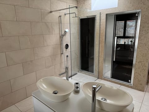 Steam room, Bathroom