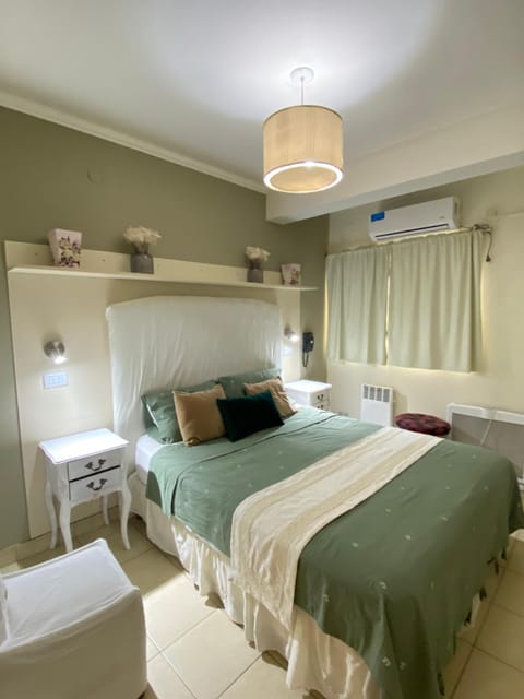 Bed, Photo of the whole room, Bedroom, air conditioner