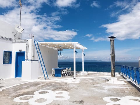 Property building, Balcony/Terrace, Balcony/Terrace, Dining area, Sea view, Sea view