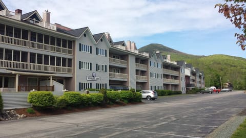 Facade/entrance, Mountain view