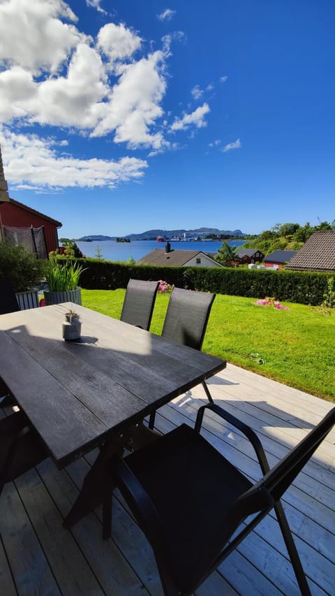 Patio, Natural landscape, View (from property/room), Balcony/Terrace, Seating area, Sea view