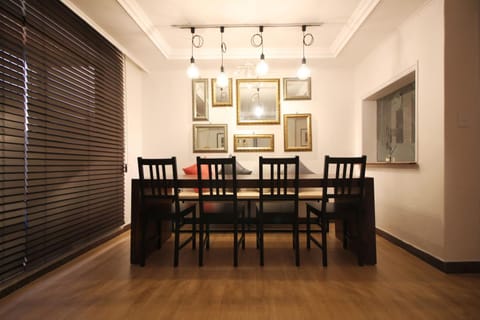 Restaurant/places to eat, Lobby or reception