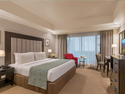 Bed, Bedroom, City view, Street view