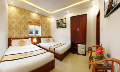 Bed, Other, Other, Photo of the whole room, Decorative detail, Bedroom
