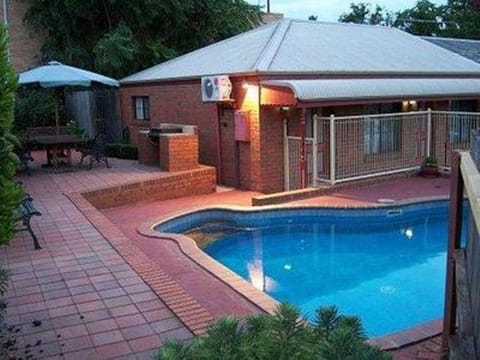 Facade/entrance, Swimming pool