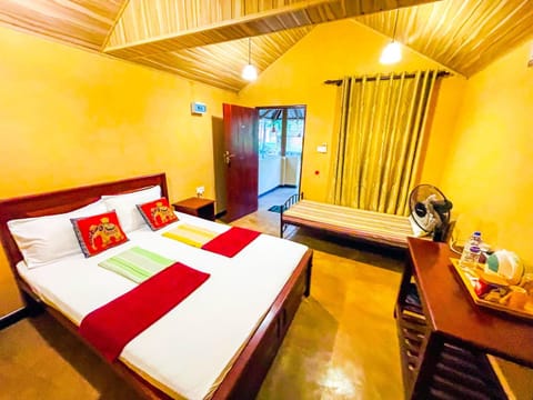 Bed, Photo of the whole room, Bedroom, Bath, towels