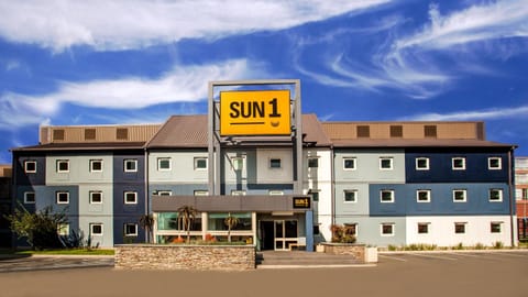Property building, Facade/entrance, Parking