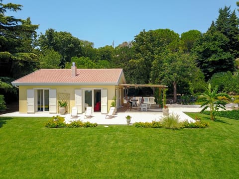 Property building, Garden, Garden
