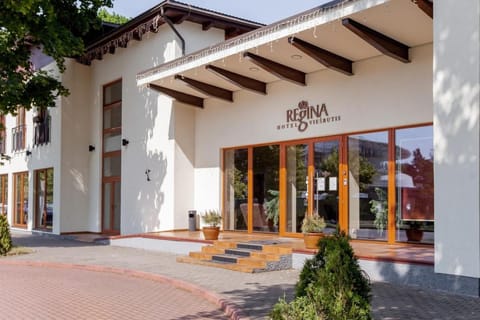 Property building, Facade/entrance, Day