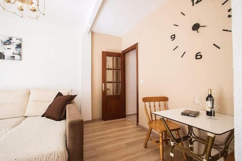 COSY 3 BED APT 200m FROM BEACH WiFi Apartment in Alicante