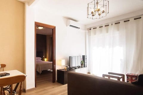 COSY 3 BED APT 200m FROM BEACH WiFi Apartment in Alicante