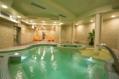 Swimming pool, Swimming pool