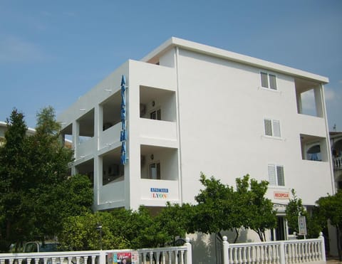 Property building, Facade/entrance