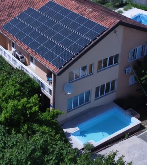 Apartment Vrljika,with private pool,bikes,garage Apartment in Split-Dalmatia County