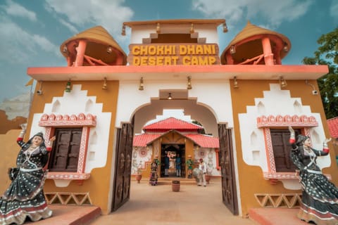 Facade/entrance