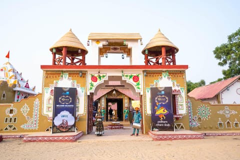 Facade/entrance