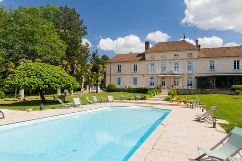 Property building, Garden view, Pool view, Swimming pool