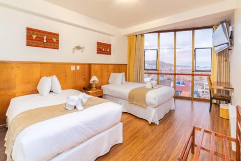 Bedroom, Lake view