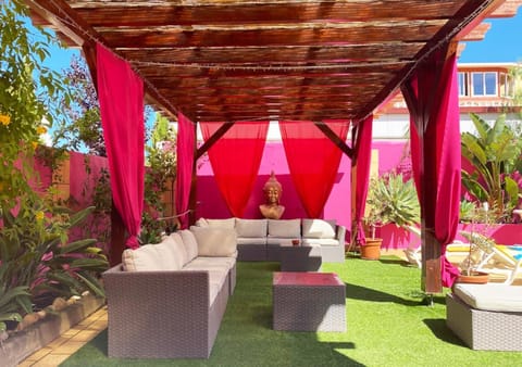 Garden, Seating area, Swimming pool