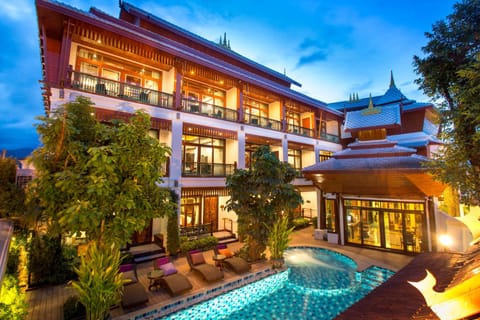 Night, Area and facilities, Swimming pool