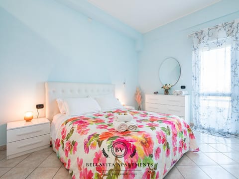 Bed, Balcony/Terrace, Photo of the whole room, Bedroom, locker, air conditioner