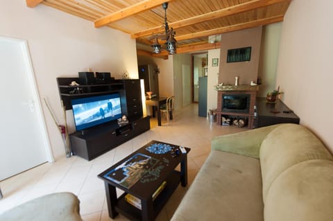 Communal lounge/ TV room, TV and multimedia, Kitchen or kitchenette, Living room, Seating area